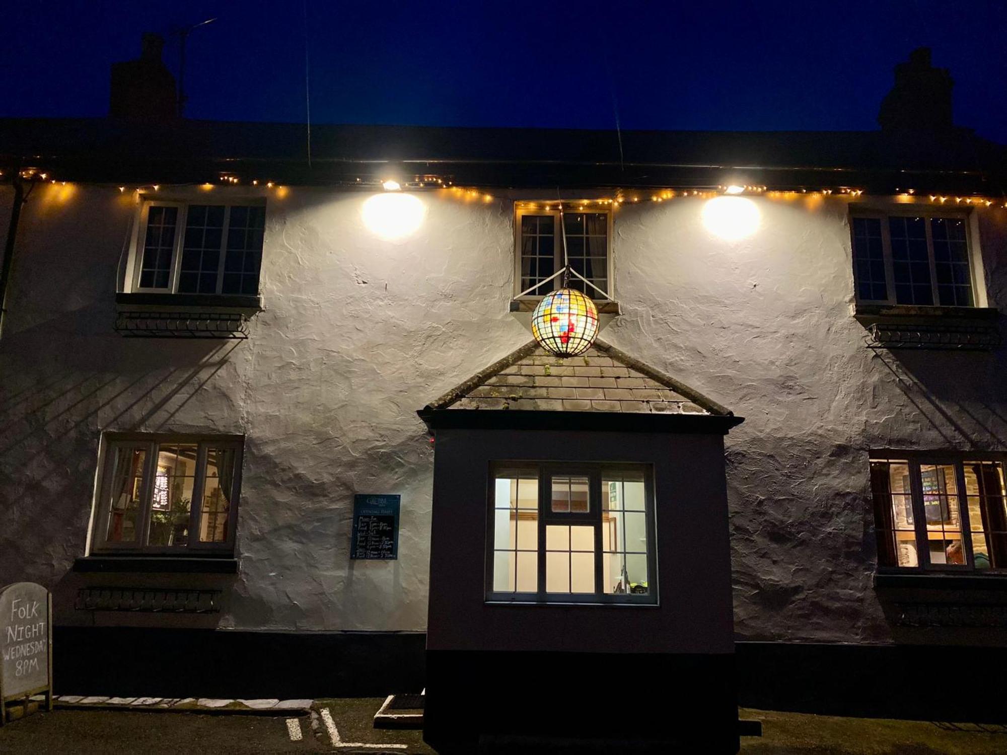 The Globe Inn Kingsbridge  Exterior photo