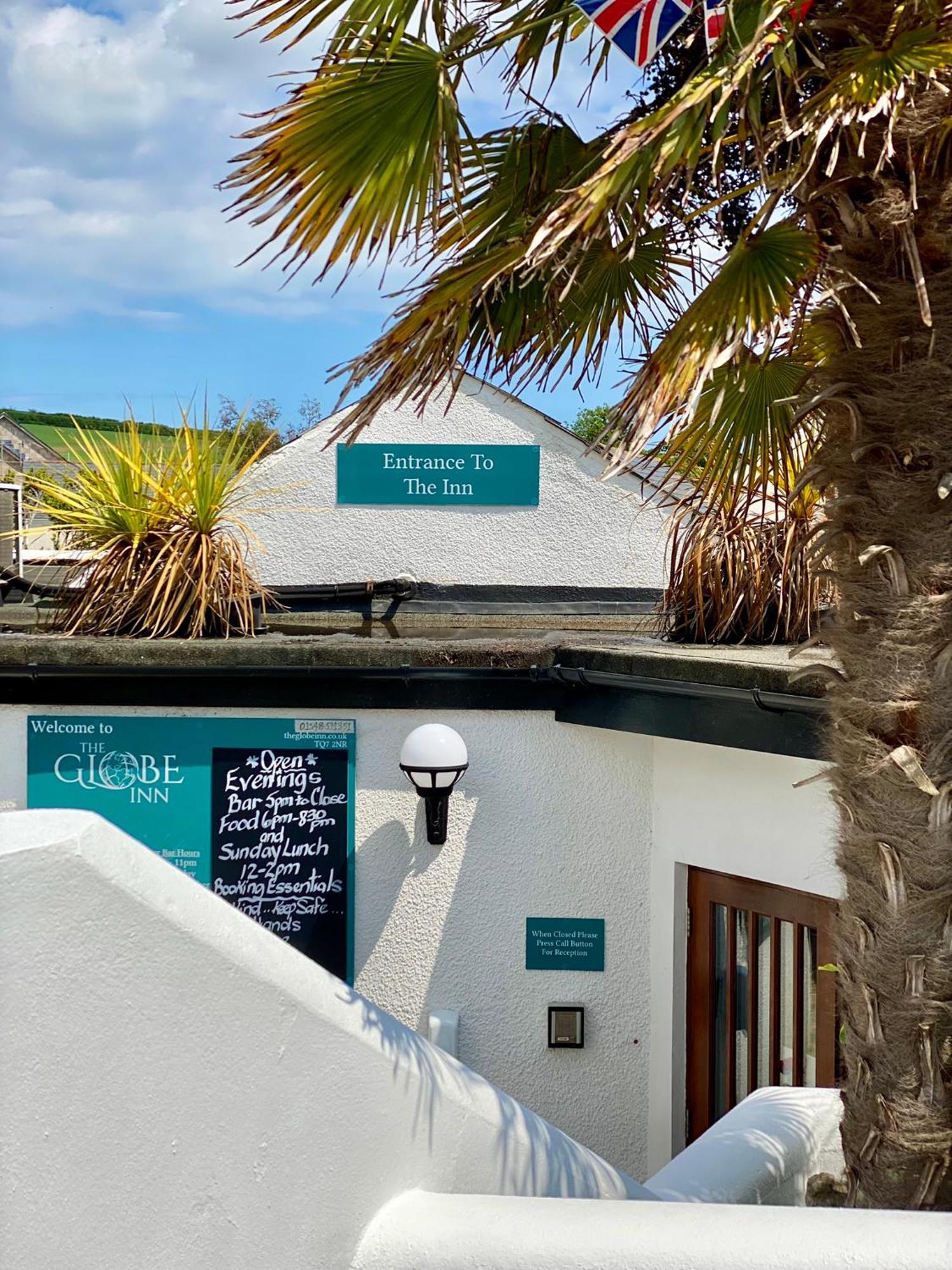 The Globe Inn Kingsbridge  Exterior photo